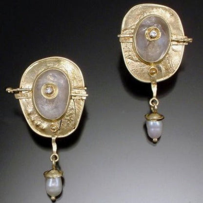 Beautiful Gold Earring with Unique Style