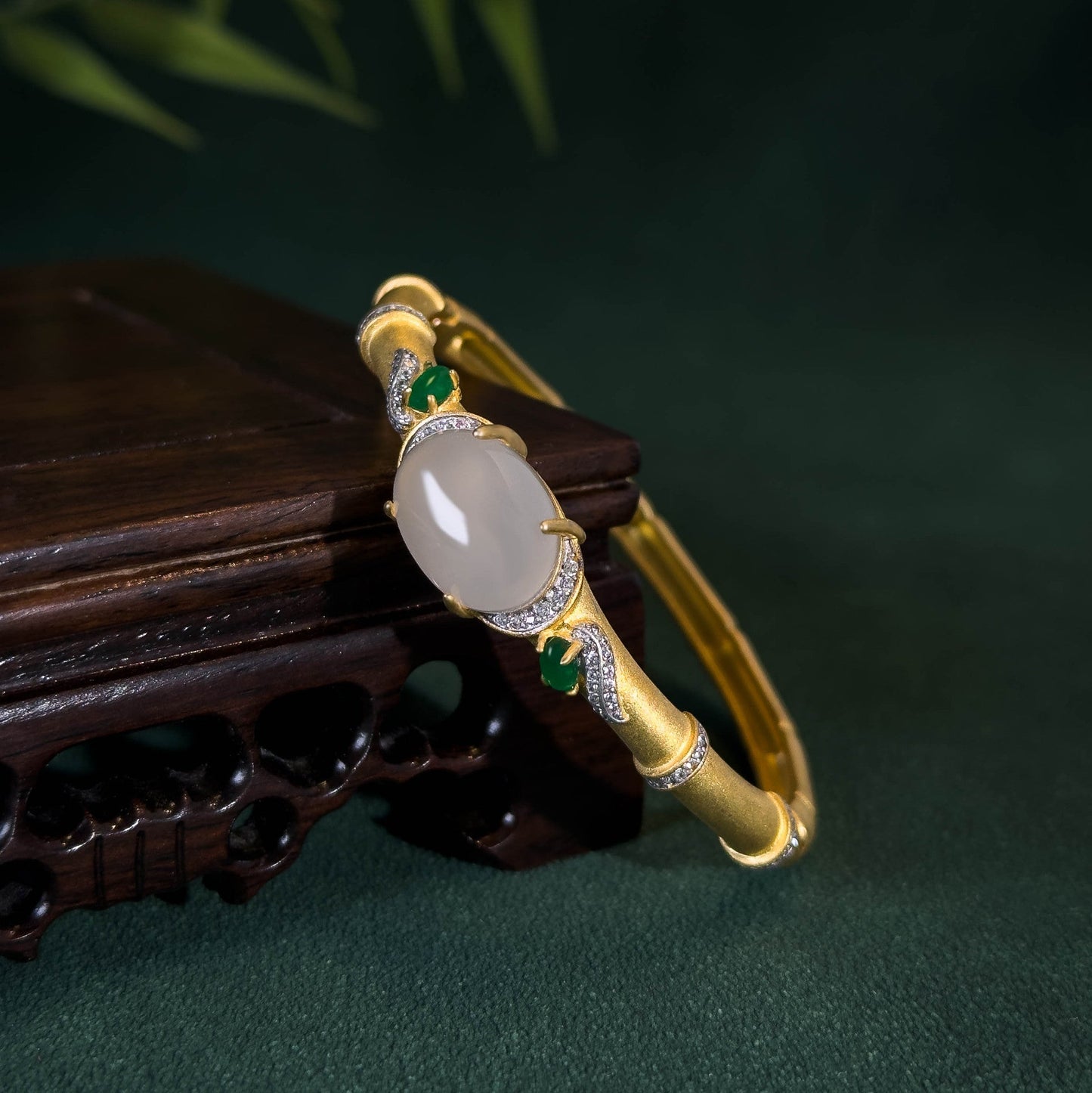 Classic Gold Bracelet with Timeless Appeal