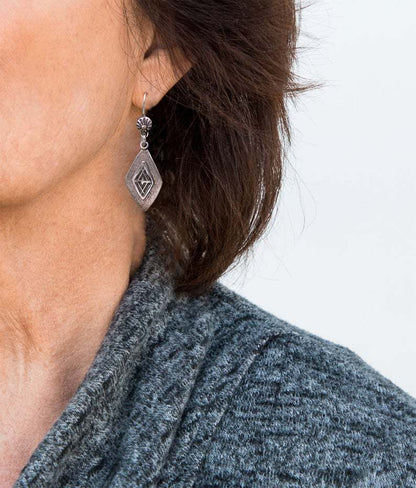 Charming Earring for Any Occasion