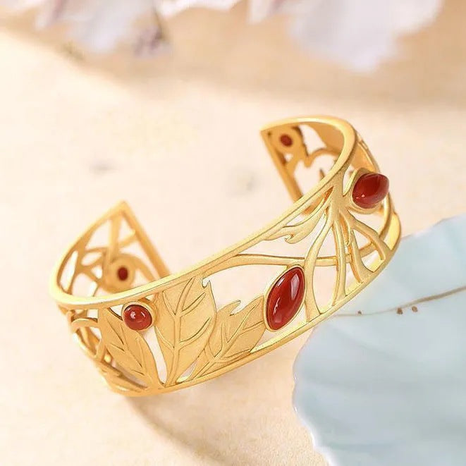 Classic Gold Bracelet with Timeless Appeal