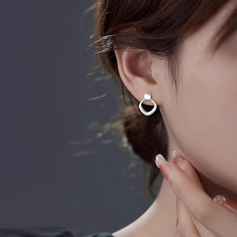 Charming Earring for Any Occasion