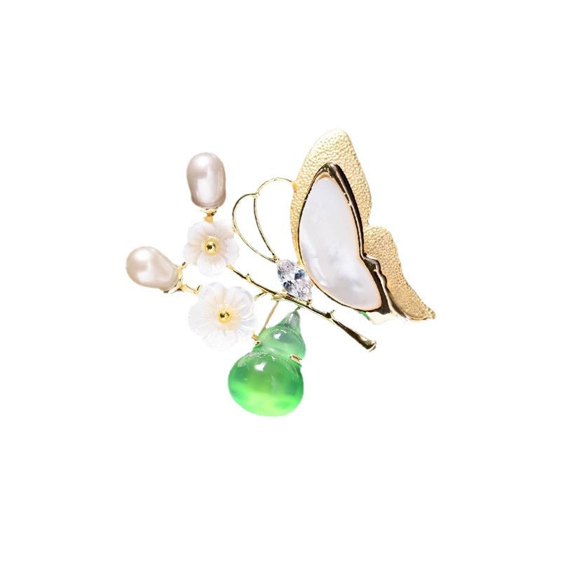 Classic Pearl Piece with Timeless Appeal