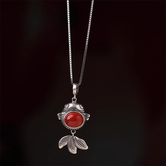 Classic Silver Necklace with Timeless Appeal