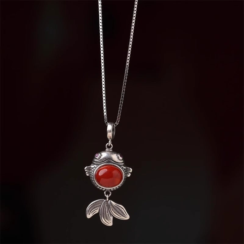 Classic Silver Necklace with Timeless Appeal