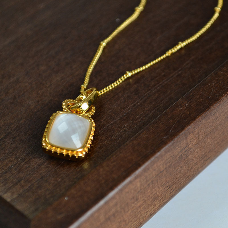 Romantic Gold Necklace for Special Moments