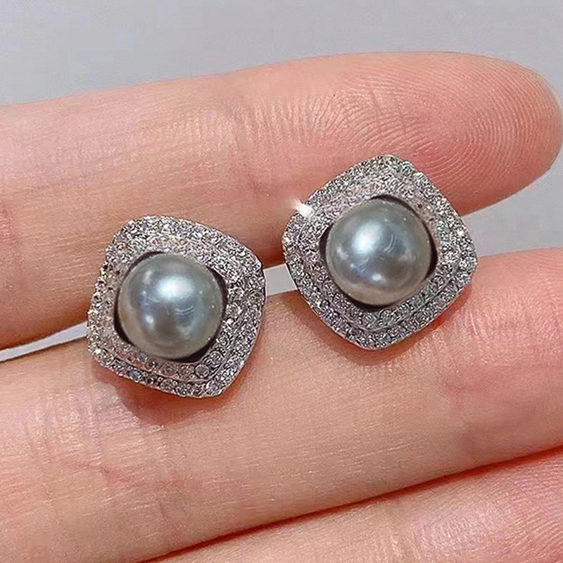 Charming Pearl Earring for Any Occasion
