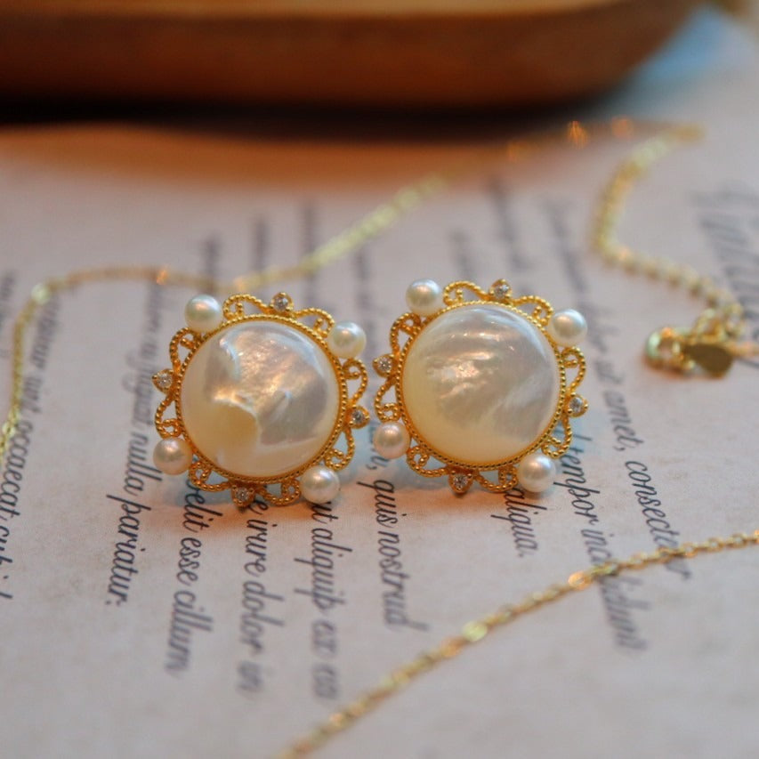 Beautiful Gold Earring with Unique Style