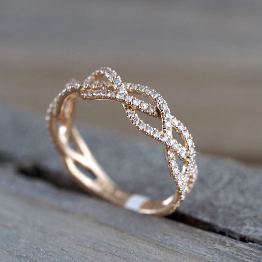 Classic Gold Ring with Timeless Appeal