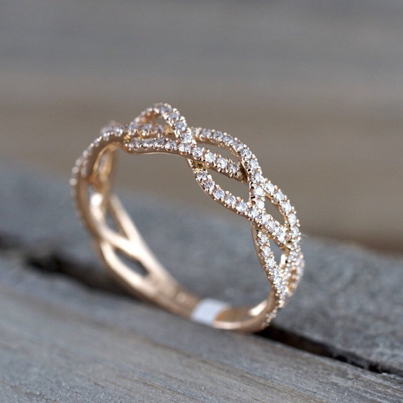 Classic Gold Ring with Timeless Appeal