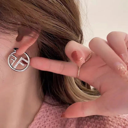 Charming Earring for Any Occasion