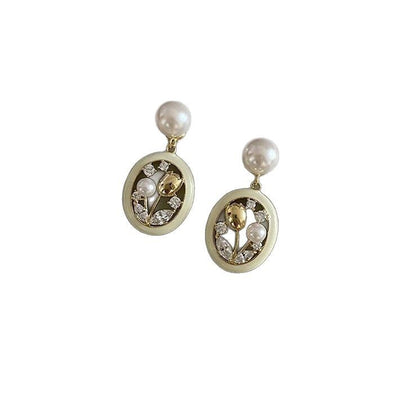 Romantic Pearl Earring for Special Moments