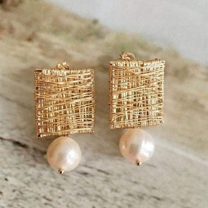 Classic Pearl Earring with Timeless Appeal