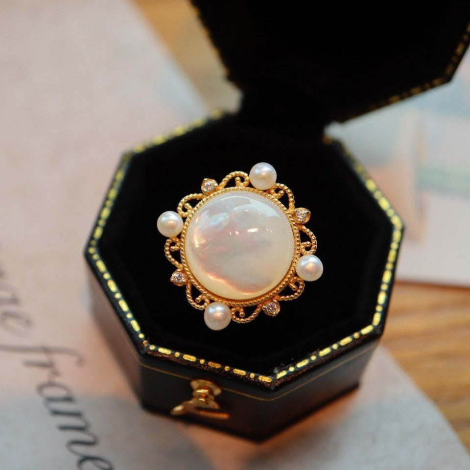 Beautiful Gold Earring with Unique Style
