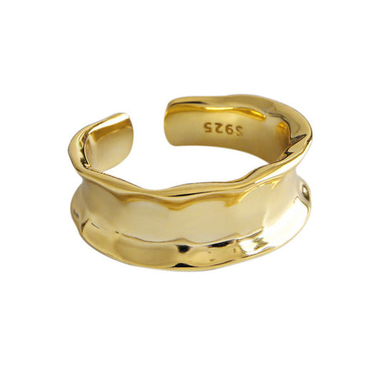 Classic Gold Ring with Timeless Appeal