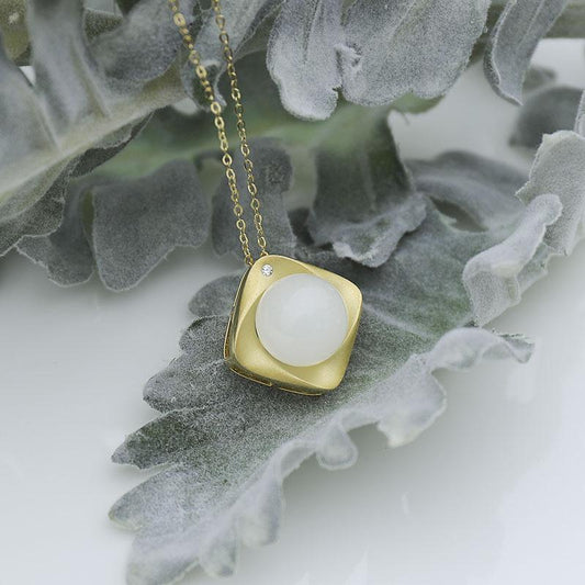 Romantic Gold Necklace for Special Moments