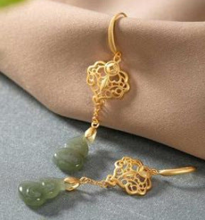 Elegant Gold Earring for Every Occasion