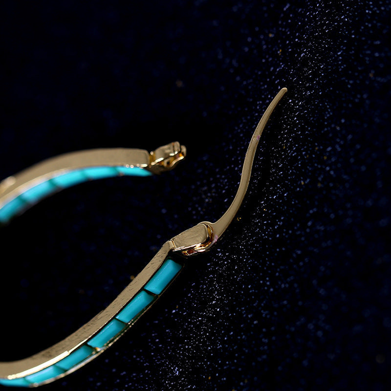 Classic Gold Ring with Timeless Appeal