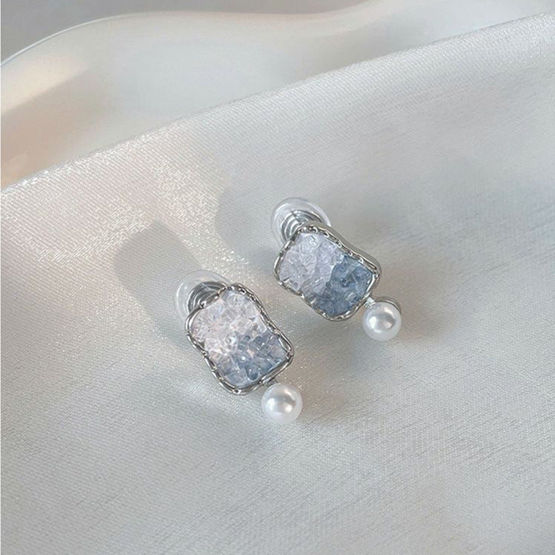 Charming Pearl Earring for Any Occasion