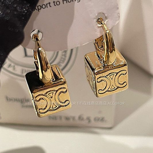 Elegant Gold Earring for Every Occasion