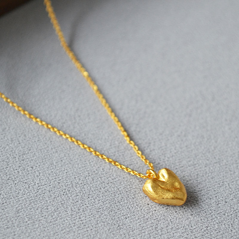 Beautiful Gold Necklace with Unique Style