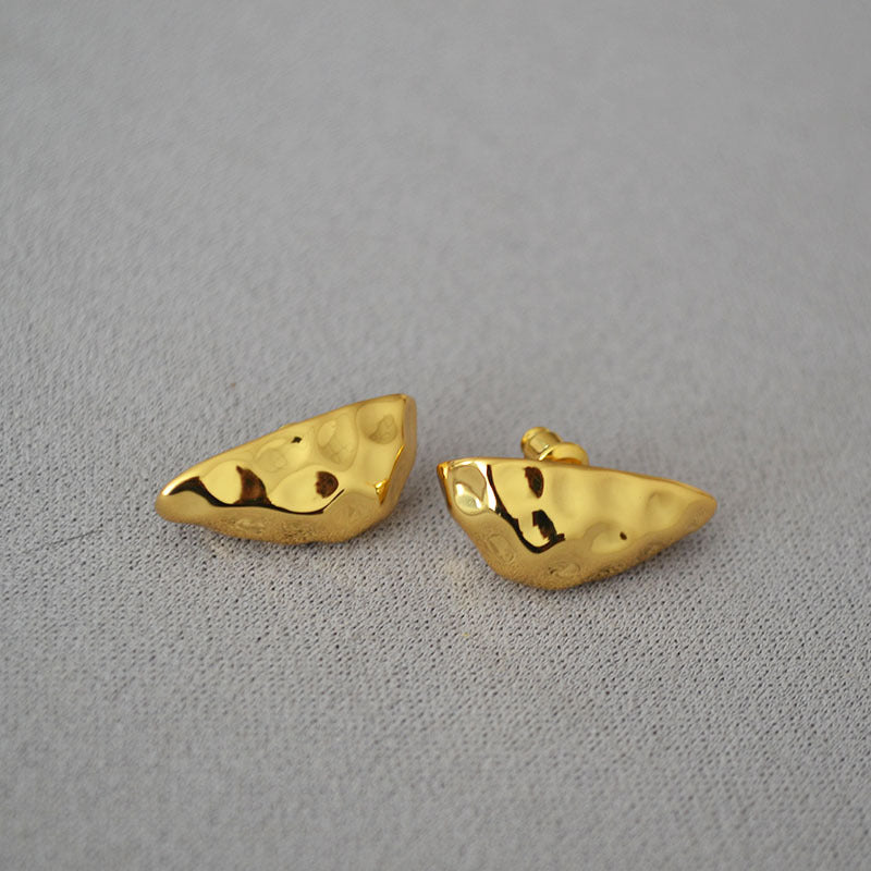 Beautiful Gold Earring with Unique Style