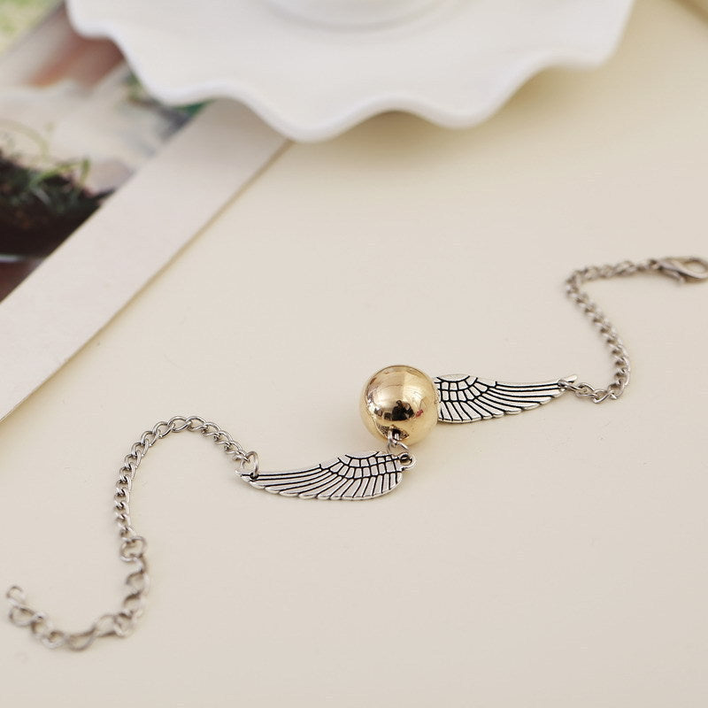 Classic Gold Bracelet with Timeless Appeal