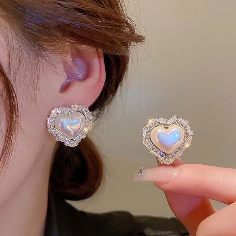 Romantic Pearl Earring for Special Moments