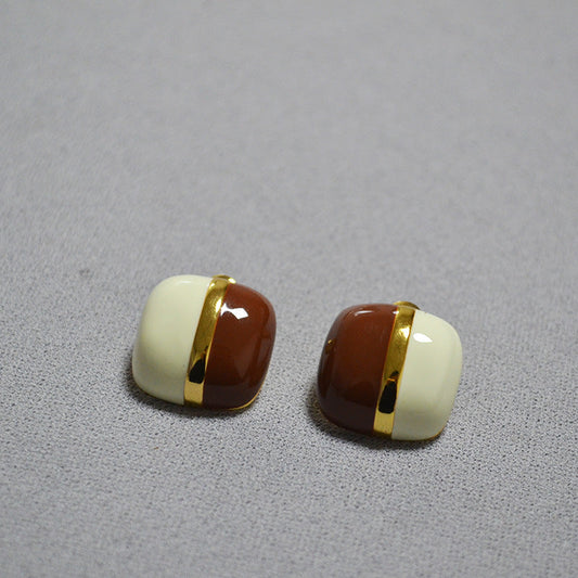 Classic Gold Earring with Timeless Appeal