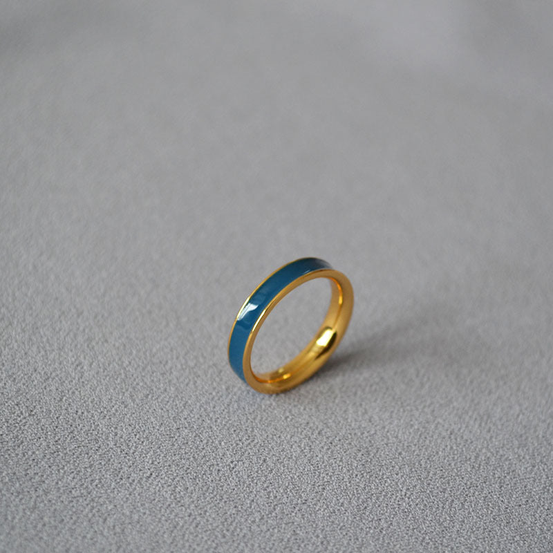 Classic Gold Ring with Timeless Appeal