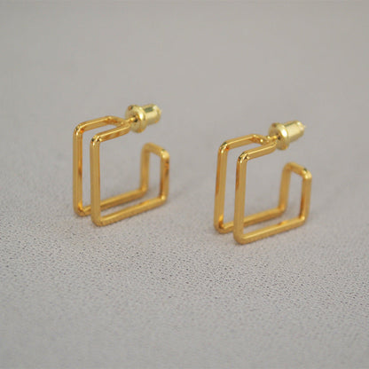 Classic Gold Earring with Timeless Appeal