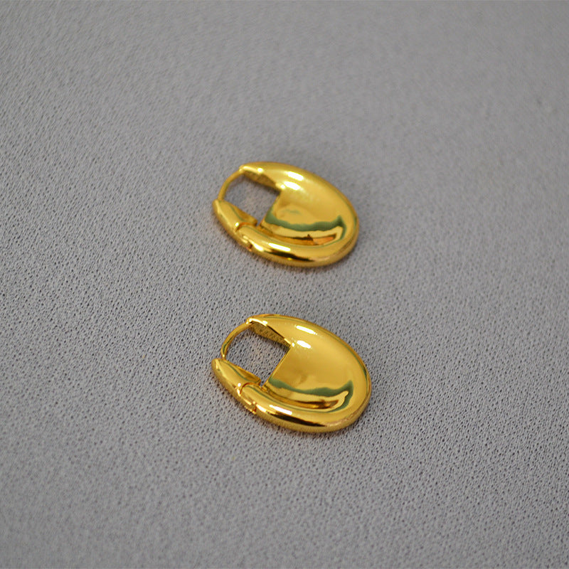 Classic Gold Earring with Timeless Appeal