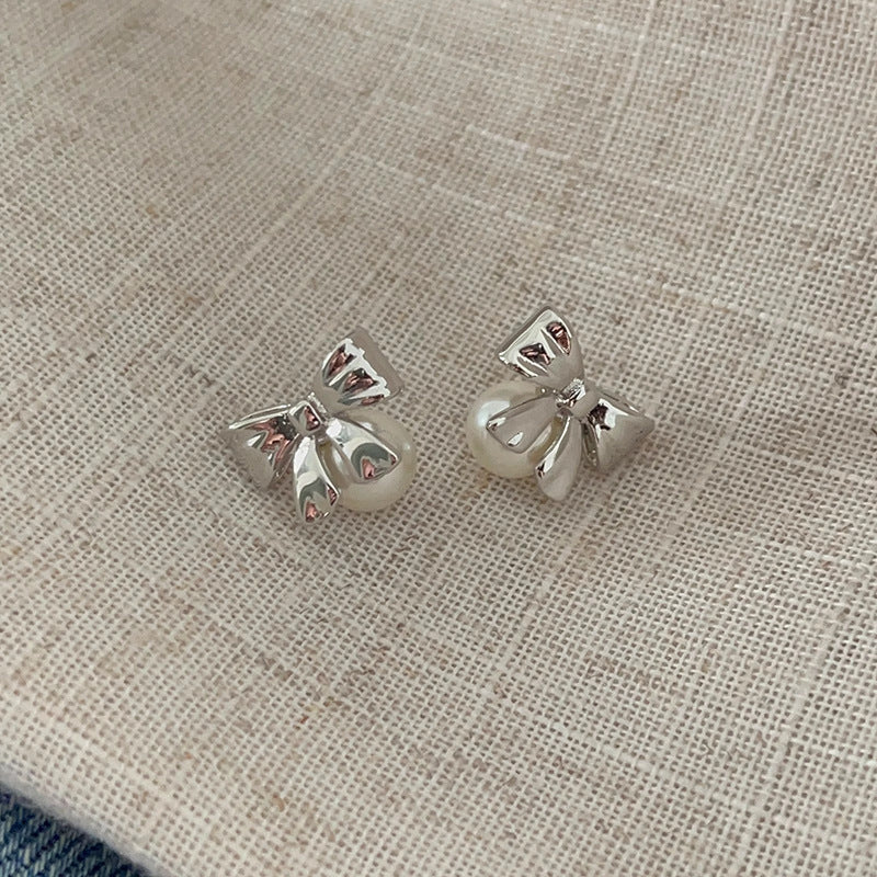 Beautiful Pearl Earring with Unique Style