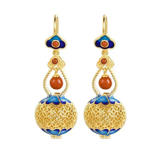 Classic Gold Earring with Timeless Appeal