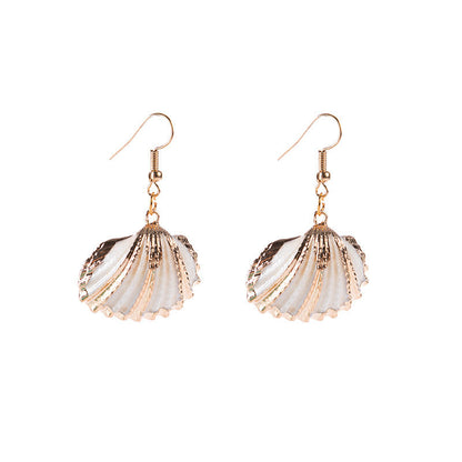 Classic Gold Earring with Timeless Appeal