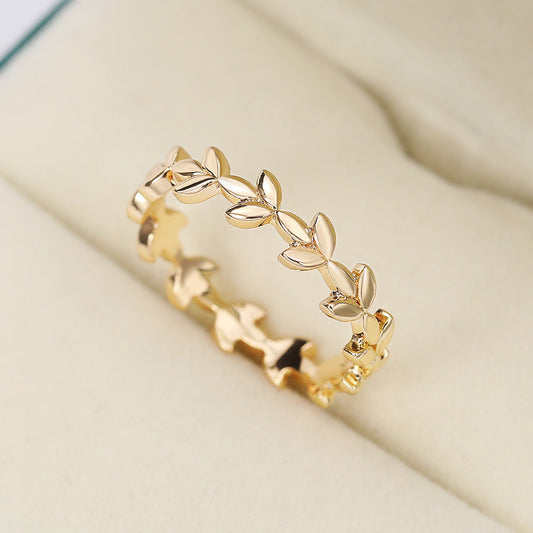 Classic Gold Ring with Timeless Appeal