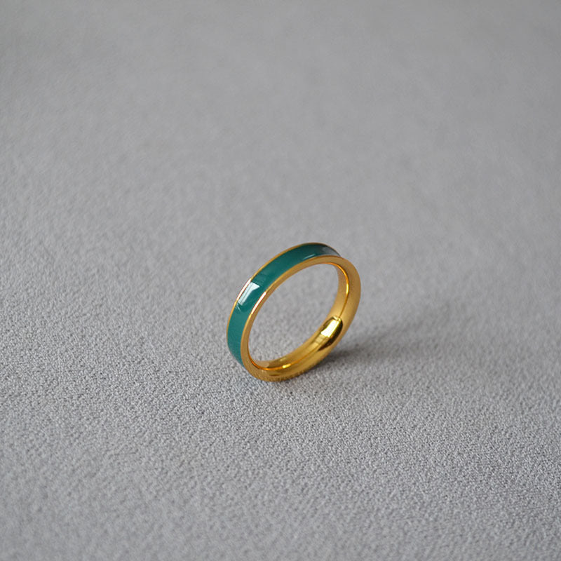 Classic Gold Ring with Timeless Appeal