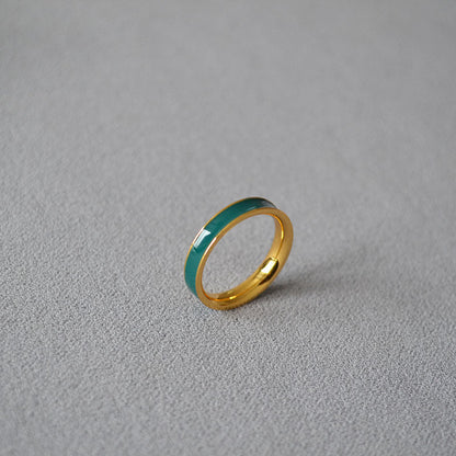 Classic Gold Ring with Timeless Appeal