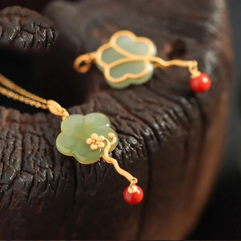 Beautiful Gold Necklace with Unique Style