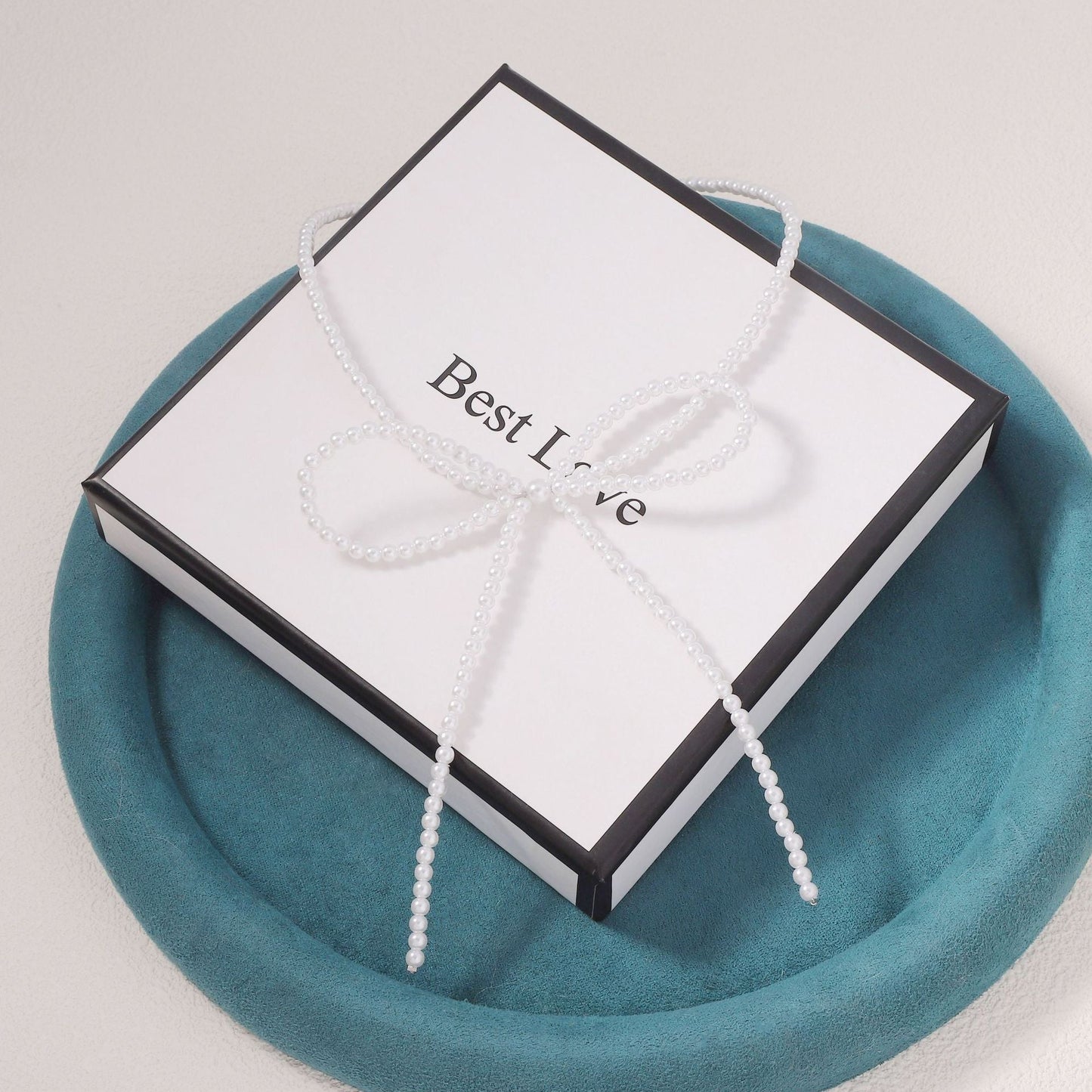 Classic Pearl Necklace with Timeless Appeal