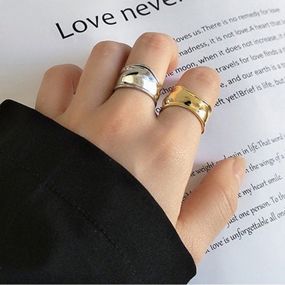 Classic Gold Ring with Timeless Appeal