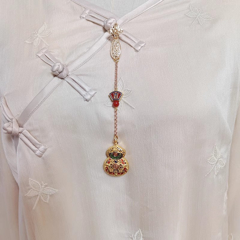 Classic Pendant with Timeless Appeal