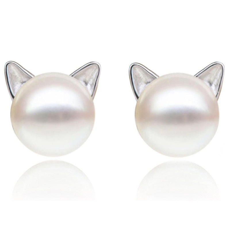 Classic Pearl Necklace with Timeless Appeal