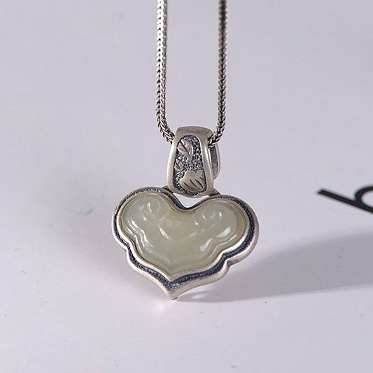 Classic Silver Necklace with Timeless Appeal