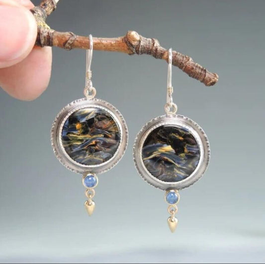 Charming Piece for Any Occasion