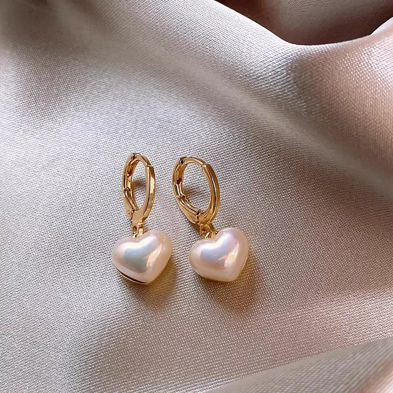 Classic Pearl Earring with Timeless Appeal