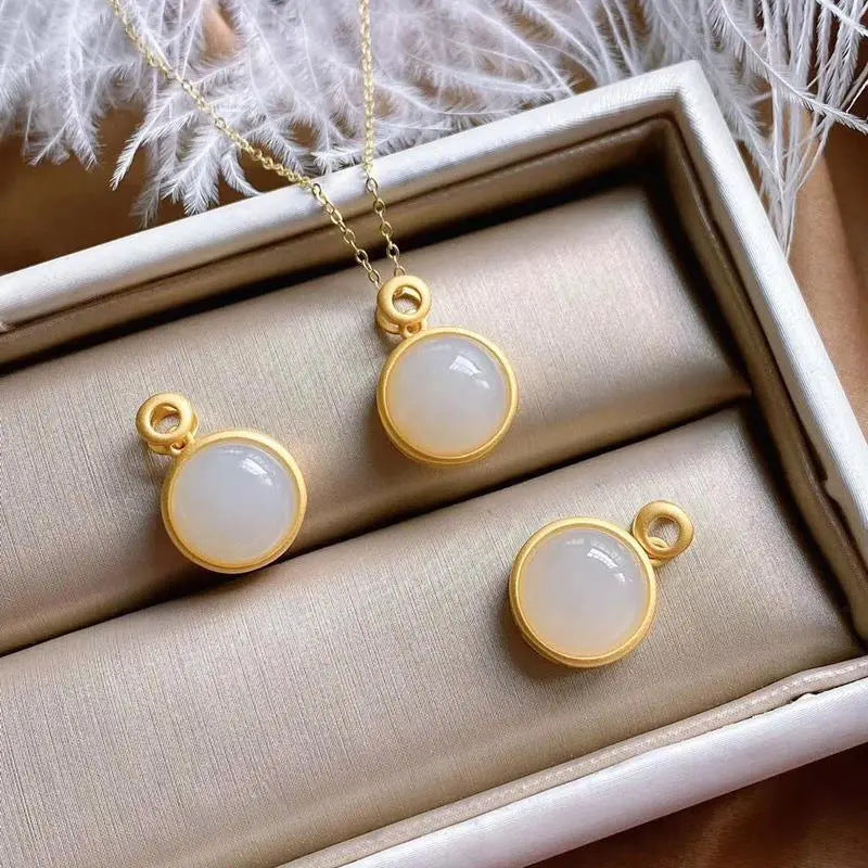 Beautiful Gold Necklace with Unique Style