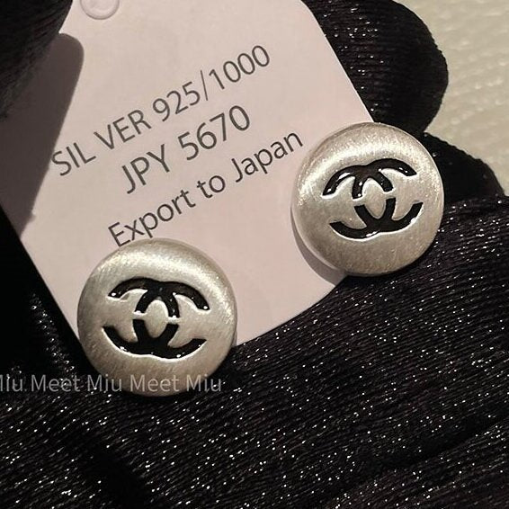 Classic Earring with Timeless Appeal