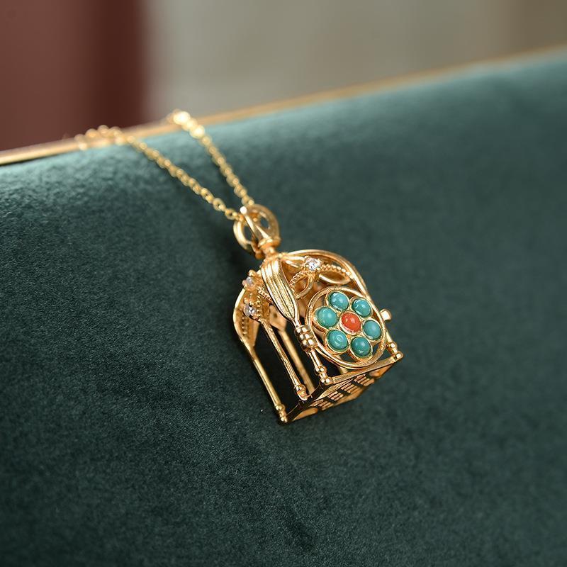 Beautiful Gold Necklace with Unique Style