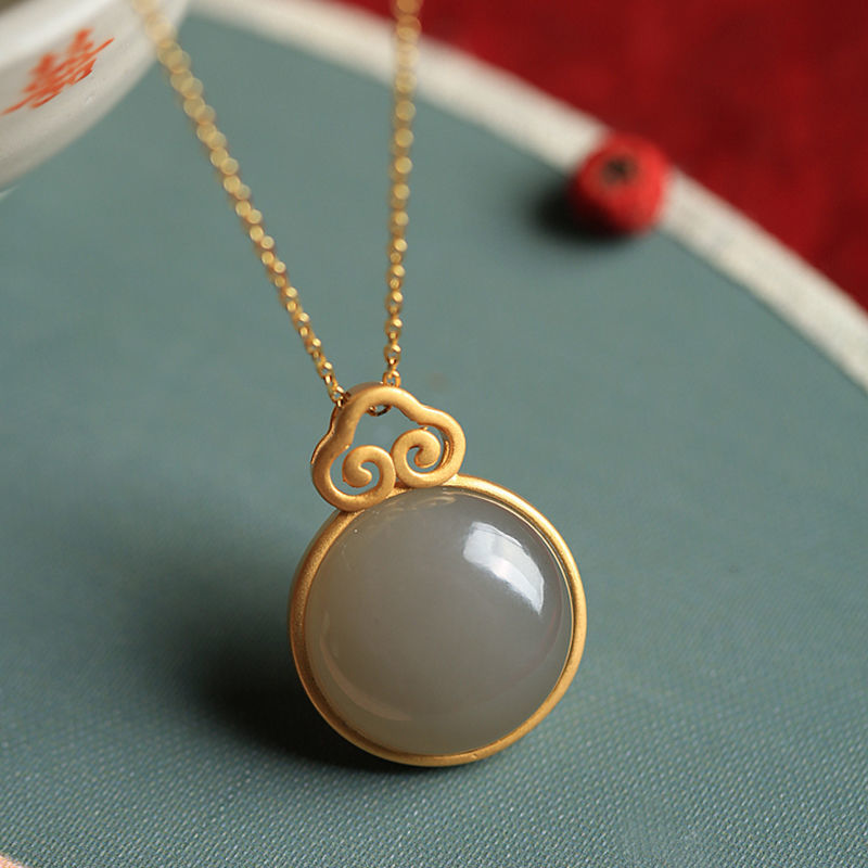 Beautiful Gold Necklace with Unique Style