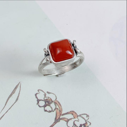 Classic Silver Ring with Timeless Appeal